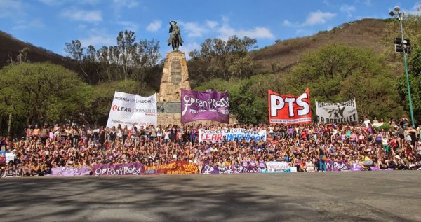 Multitudinaria delegación de Pan y Rosas y el PTS en Salta